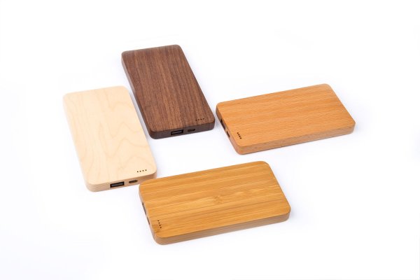 Powerbank Holzpanel